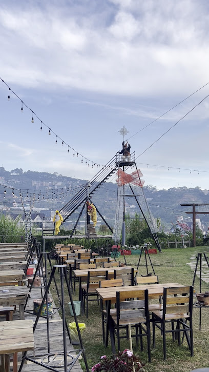 Tiệm ăn Pallet - Lẩu treo gà bay