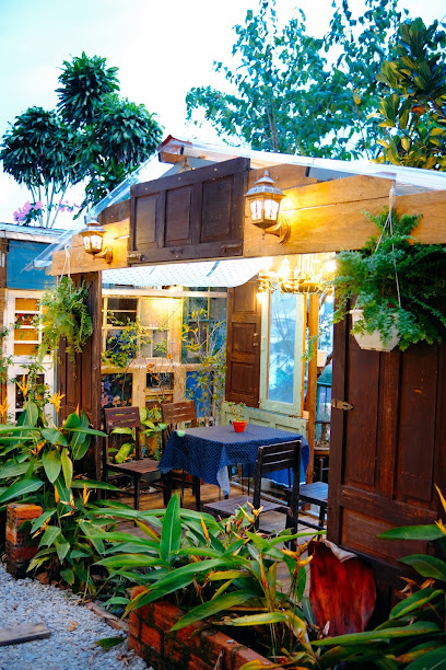 Dưới Tán Thông Già Coffee House
