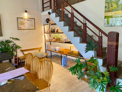 Tiệm Cà phê Ngã Ba Đường