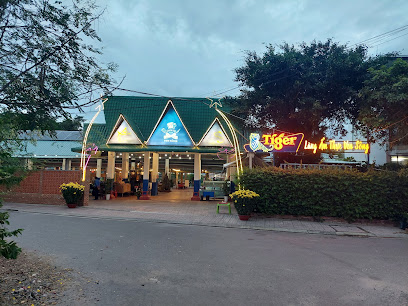 Làng ẩm thực ven sông