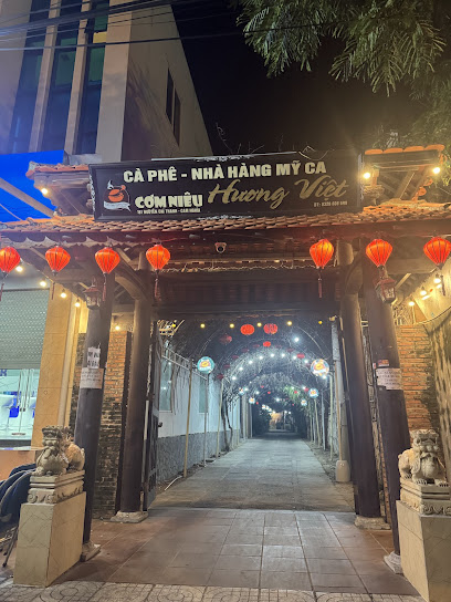 Cơm niêu Hương Việt