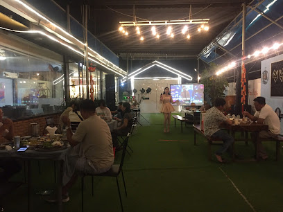 LẨU GÀ TA LÁ É - BẢO NGỌC ẨM THỰC QUÁN