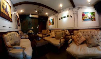 Vintage 1976 Cafe