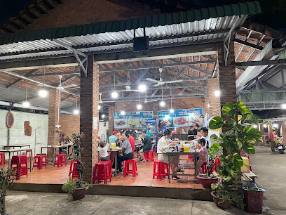 Cơm niêu Quang Trung