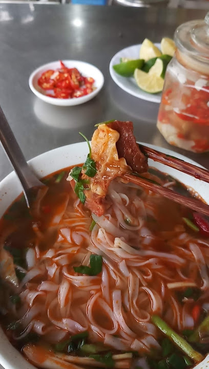 Ăn sáng Bún Phở Sốt Vang
