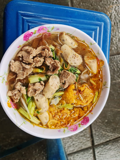 Ăn sáng bún bánh đa riêu bò giò ốc đậu trứng vịt lộn