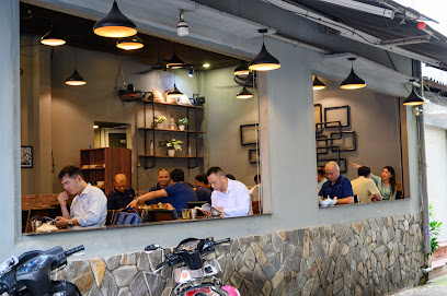 Gờ cafe - Nguyễn Thị Minh Khai