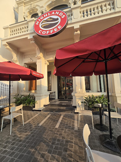 Highlands Coffee Bến Vân Đồn HCM