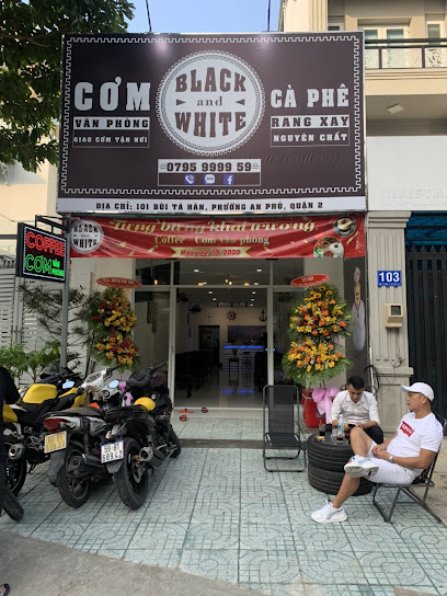 Cơm Văn Phòng Black And white