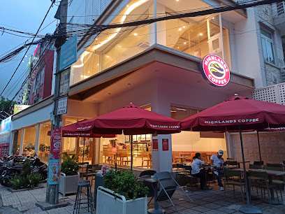 Highlands Coffee Tạ Quang Bửu