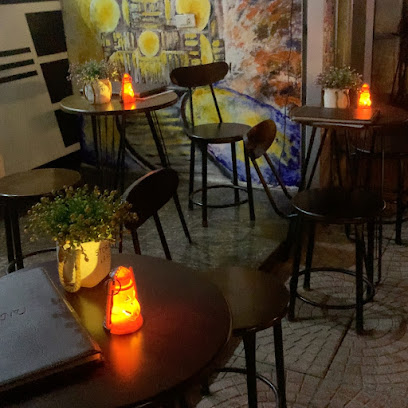 28 Train Street - Cafe & Bistro