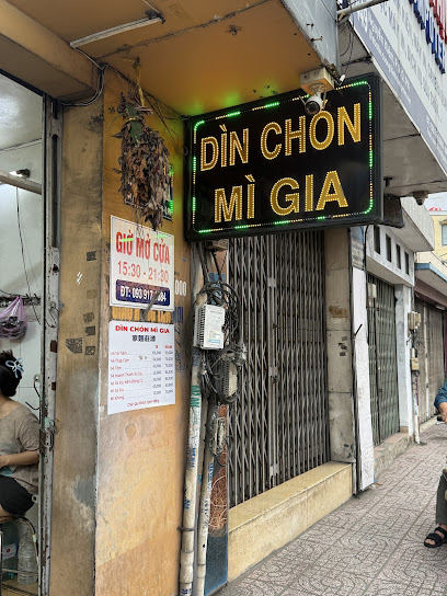 Quán Ăn Dìn Chón Mì Gia