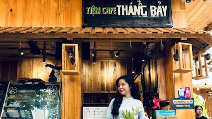Tiệm Cafe Tháng Bảy