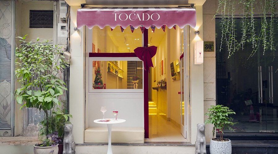 Tocado Coffee & Wine