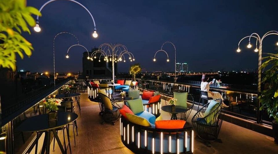 Blue Eyes Sky Bar