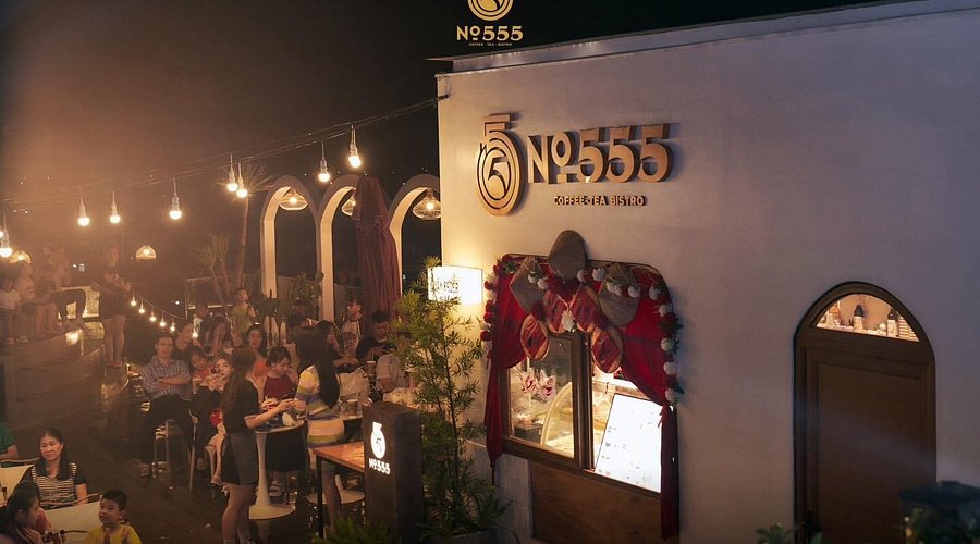 The Moon Rooftop Coffee